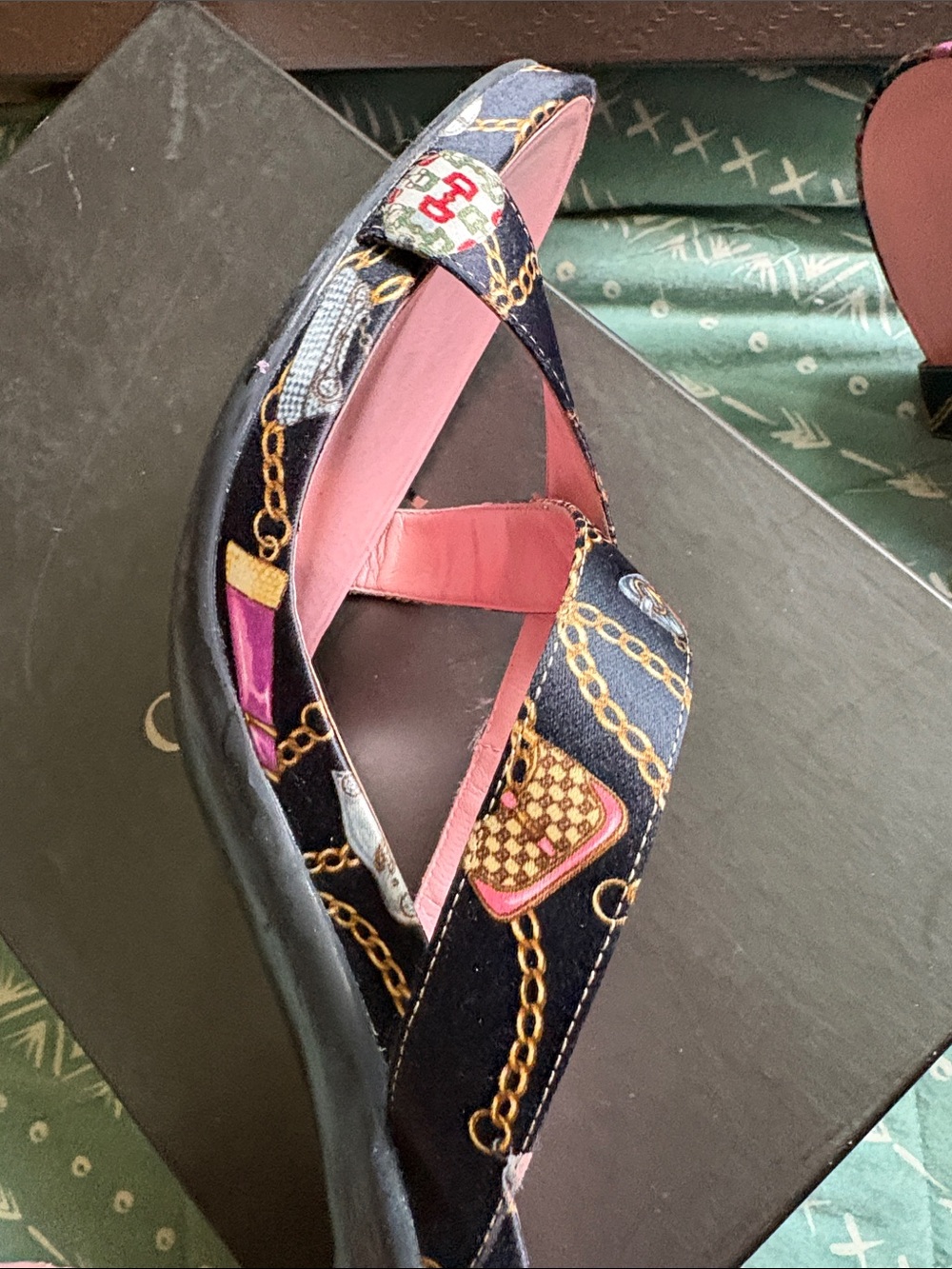 Gorgeous Gucci Black Chain-Print Mules with Pink Footbed size 10.5 Sexy & Chic - Picture 7 of 11